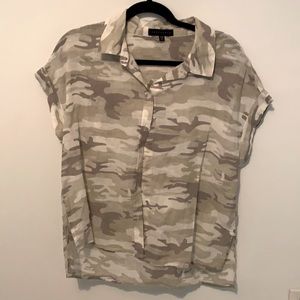 Sanctuary camo short sleeve button down. Size S.